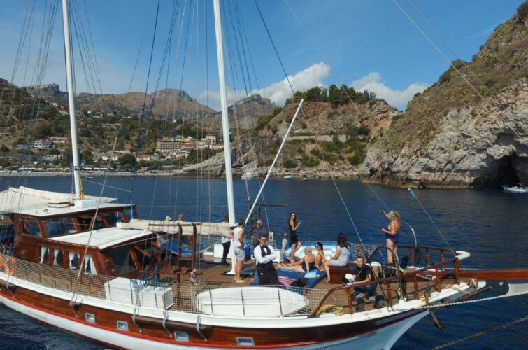 tour-sicilian-sail-boat-travel